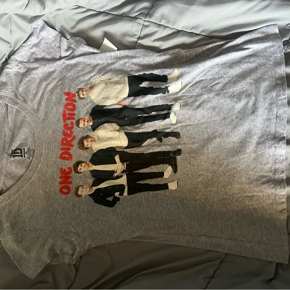 1D Gray Short Sleeve Tee with Red Text